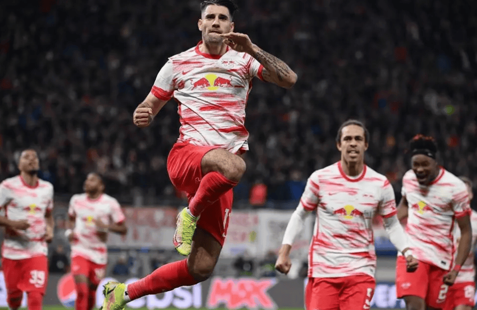 赛前体能课后，莱比锡主帅复盘备战英超，球迷炸锅，年轻球员得到机会的简单介绍-JIUYOU